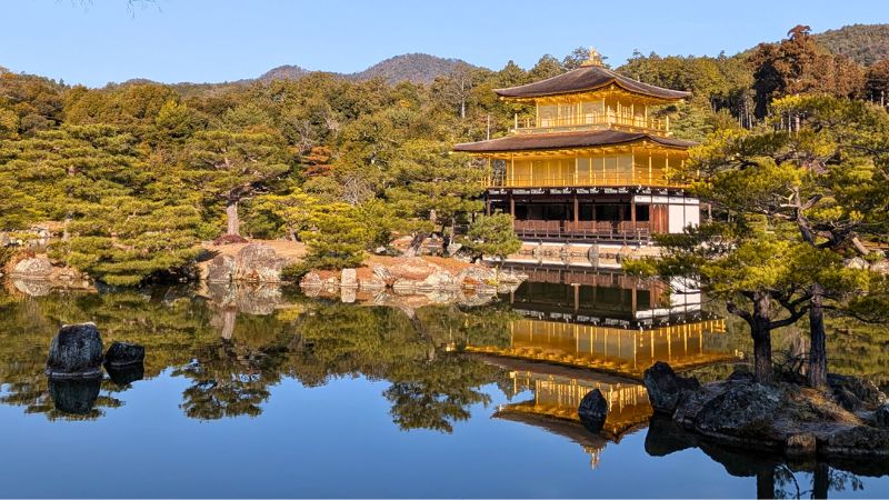 京都観光 金閣寺 池に映る舎利殿 1日モデルコース 午前中の様子