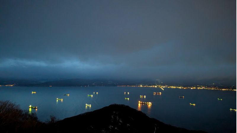 イカ釣り船の夜景
