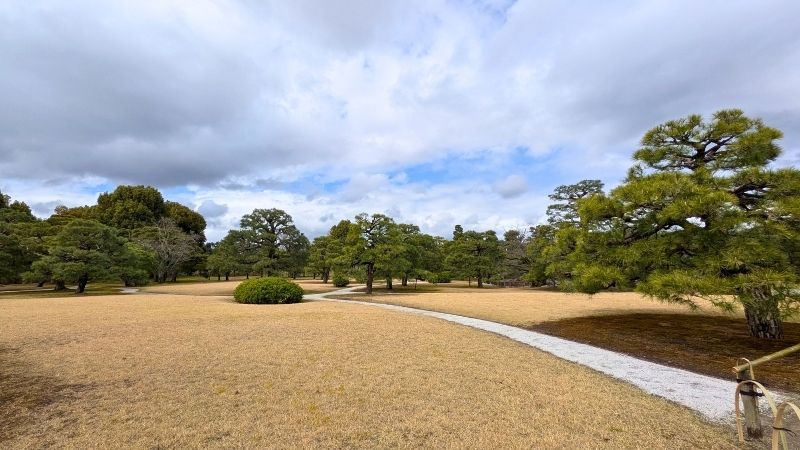広大な二の丸庭園