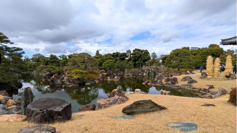 二の丸庭園の池