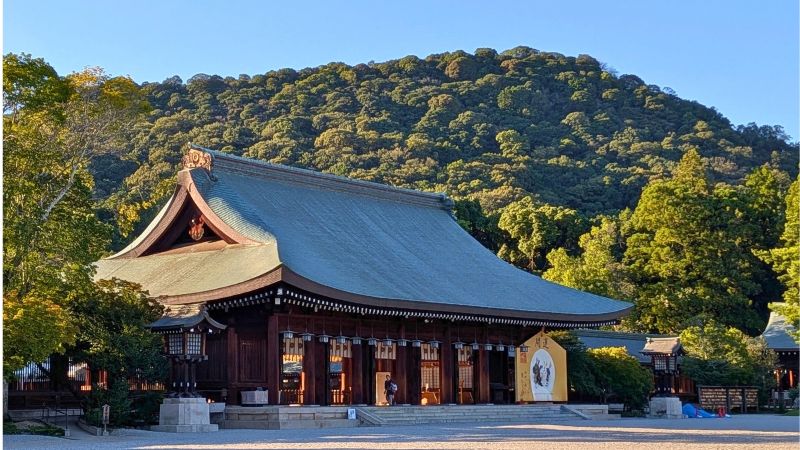 橿原神宮外拝殿（げはいでん）