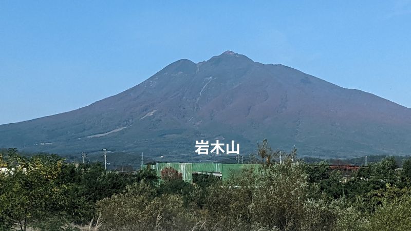 車窓からの岩木山