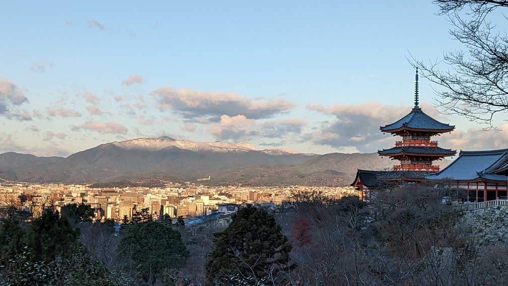 三重塔と京都市街